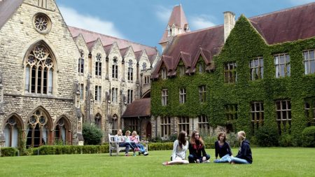 Cheltenham Ladies College, Англия